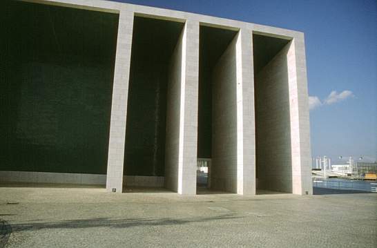 Porta na fachada sul